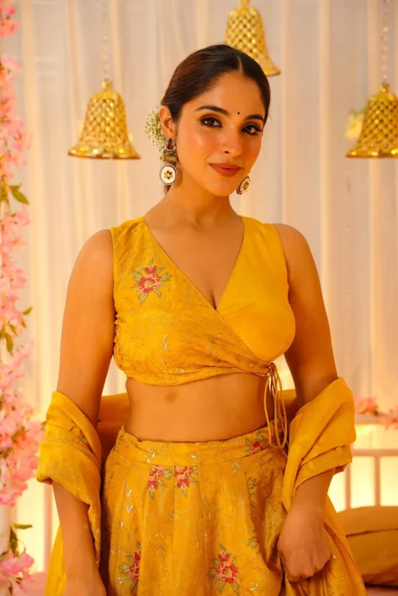 GOLDEN DAWN ELEGANCE LEHENGA SET