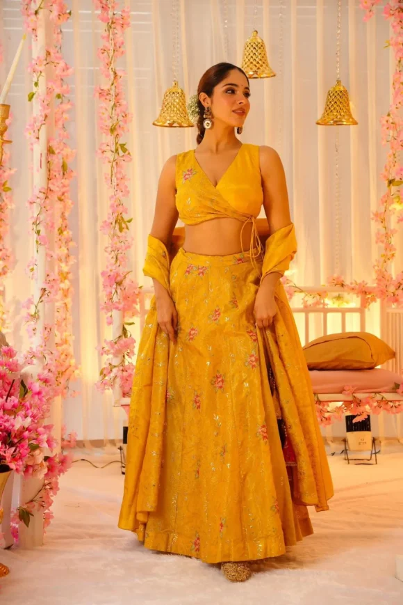 GOLDEN DAWN ELEGANCE LEHENGA SET - Image 3
