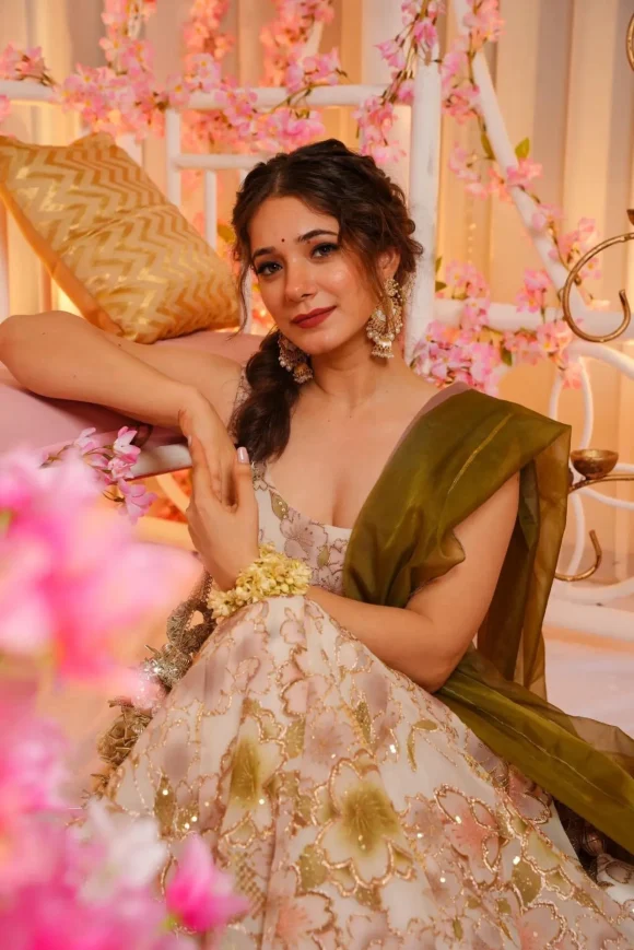 PASTEL ROSE HEAVY LEHENGA SET - Image 2