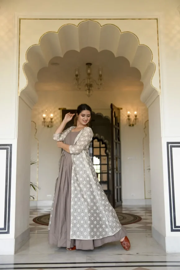 ADVIKA INNER WITH SHRUG SET - Image 3