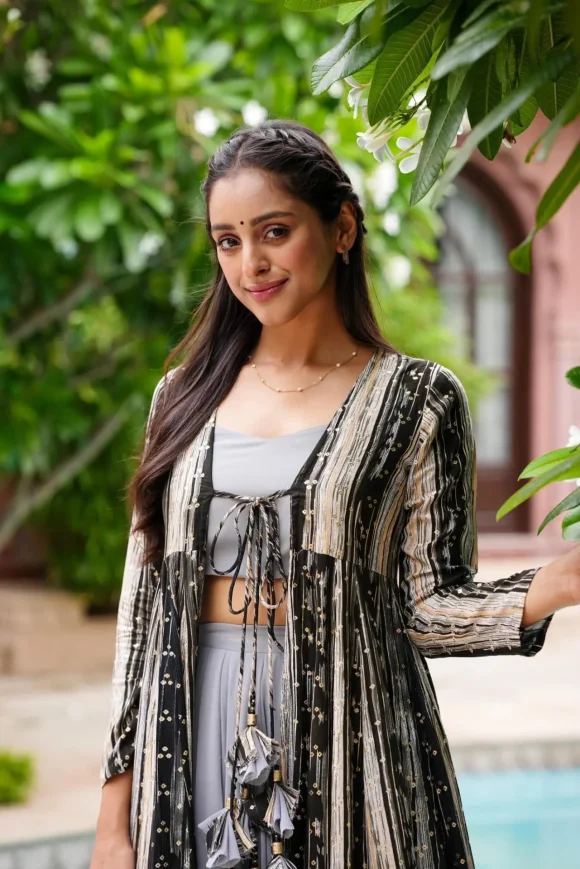 YAMUNA GREY CROPTOP-SHRUG SET - Image 3