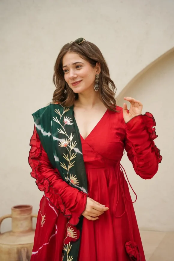 Cardinal Red Suit Set - Image 3