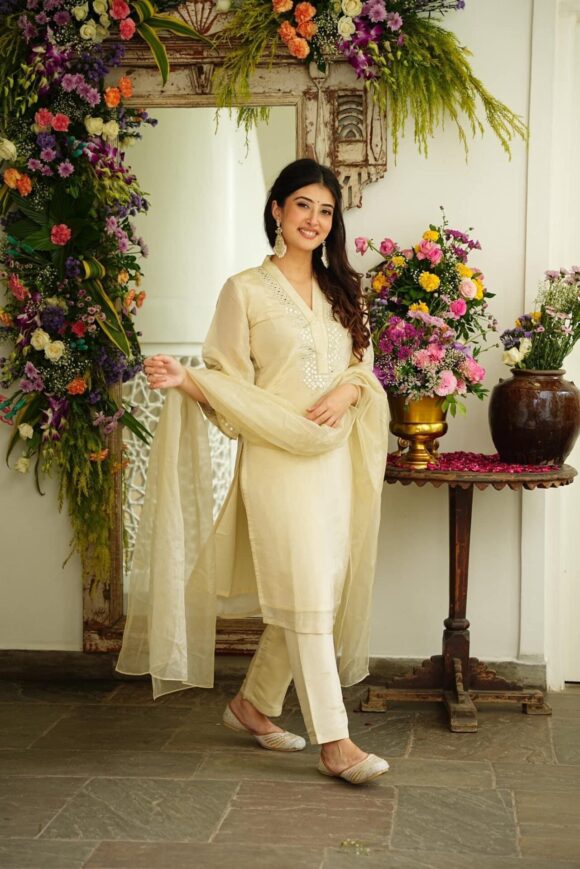 Nimisha elegant Cosmos set - Image 3