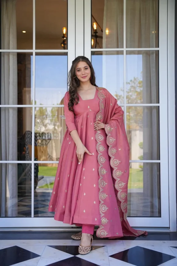 Inaaya cosmos heavy suit set - Image 3