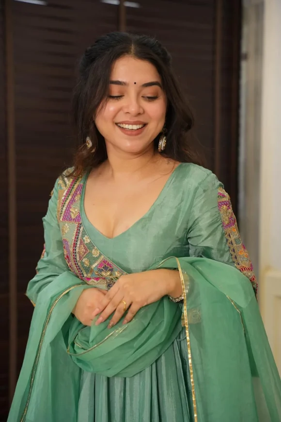 Janitha green suit set - Image 3