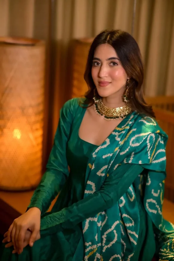 Jinisha green silk suit set - Image 3