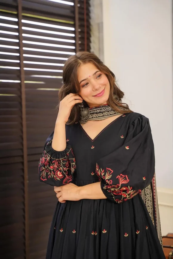 Kalki blue suit set - Image 3