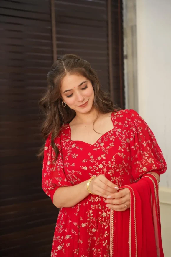 Alice Red Embroidered Suit Set - Image 3