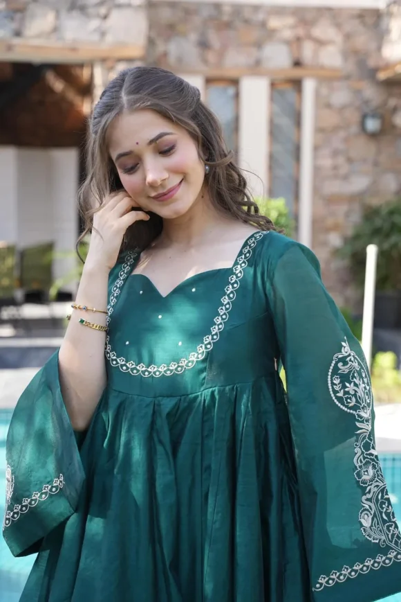 Alluring Green Chanderi Suit Set - Image 3