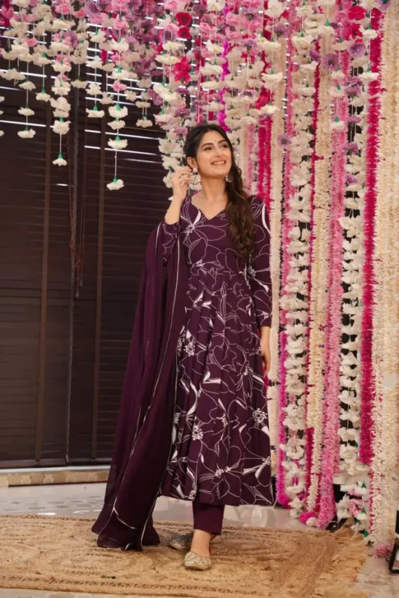 Amanda Linear Suit Set - Image 4
