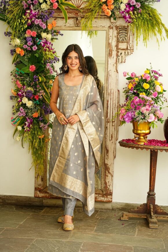 Harper grey chanderi set - Image 4