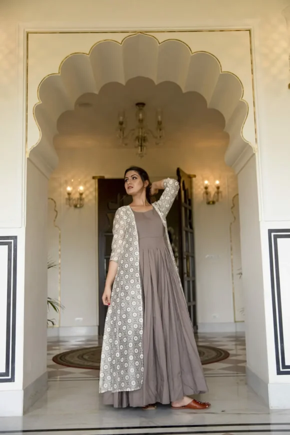 ADVIKA INNER WITH SHRUG SET - Image 4