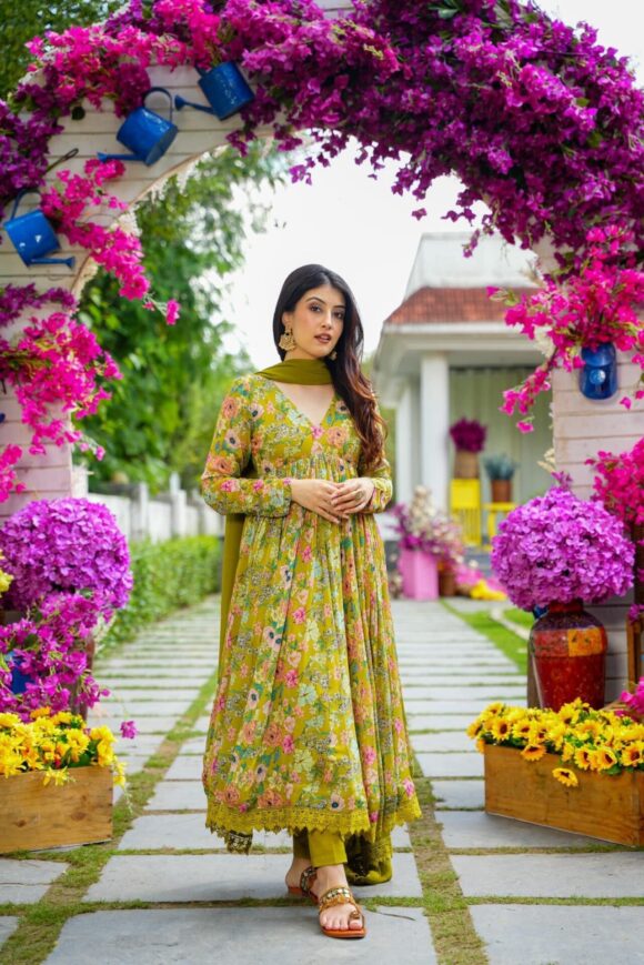Laurel floral chinon suit set - Image 4