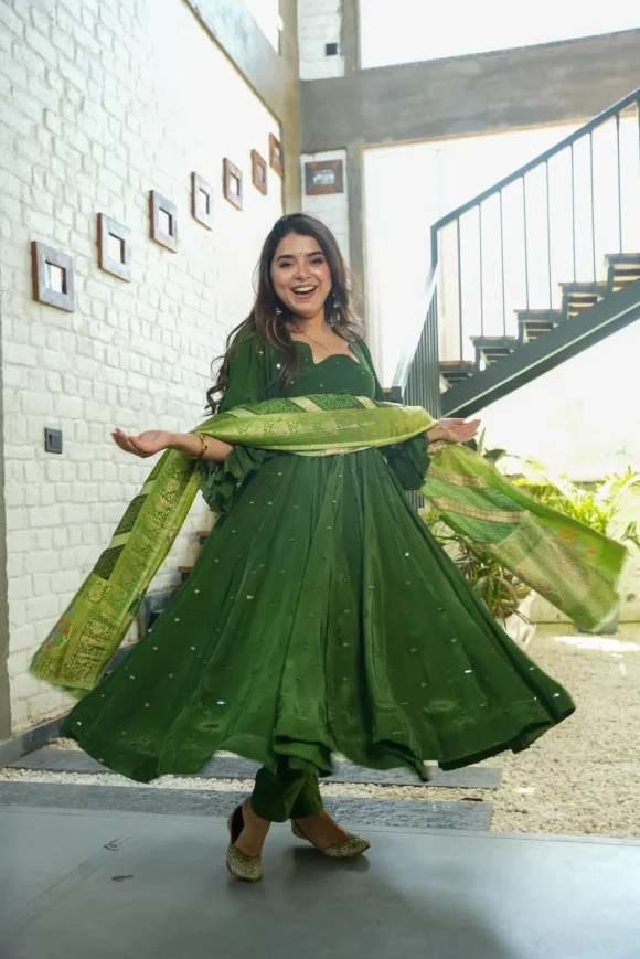 Aura Green Suit Set - Image 4