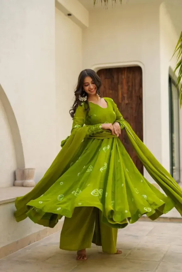 Aashi Green Organza Suit Set - Image 4