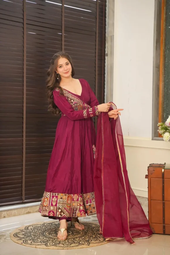 Eeswari silk heavy suit set - Image 4