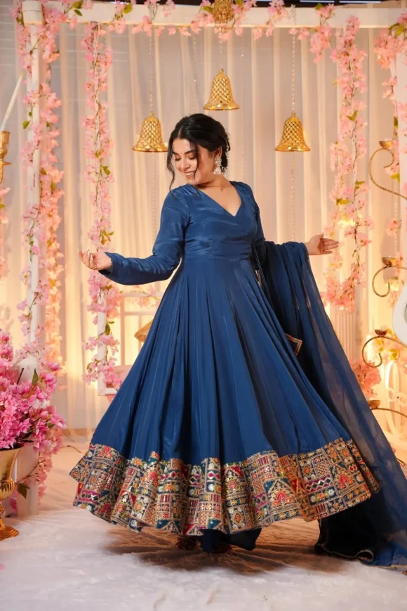Embellished blue suit set - Image 4