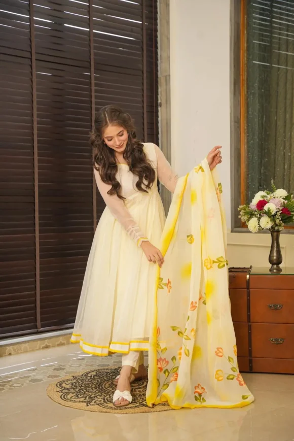 Afreen Modish Suit Set - Image 4