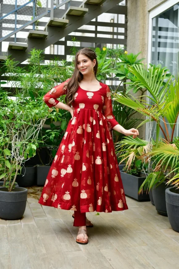 Haafiza maroon organza suit set - Image 4