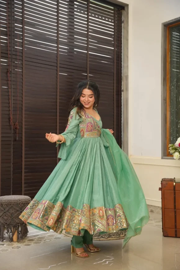 Janitha green suit set - Image 4
