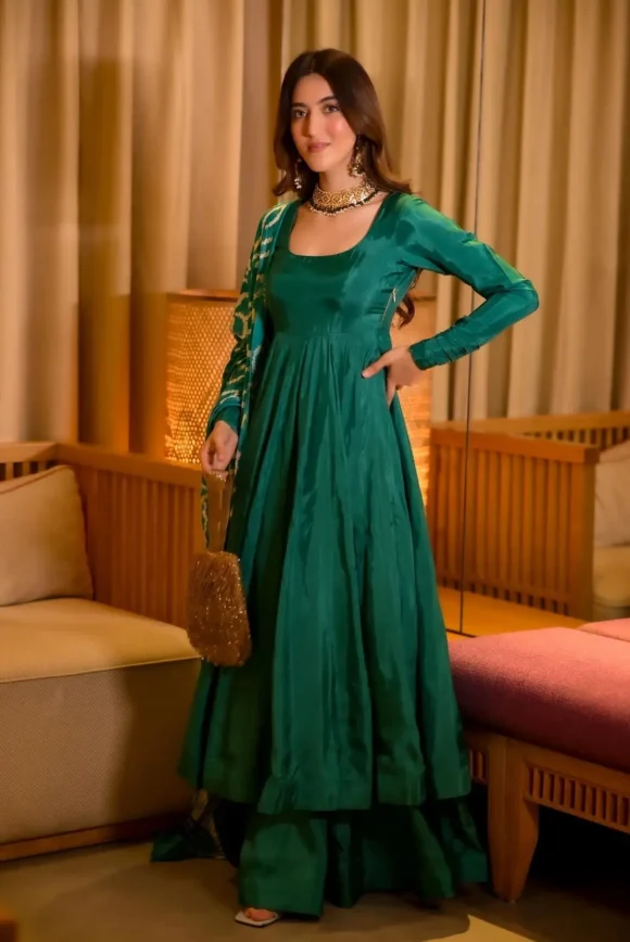 Jinisha green silk suit set - Image 4