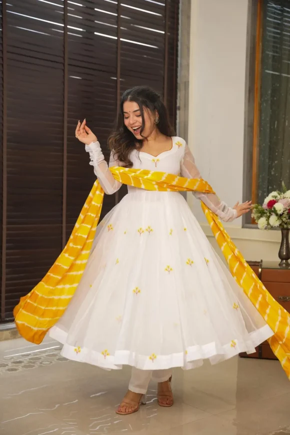 Kasturi white organza suit set - Image 4