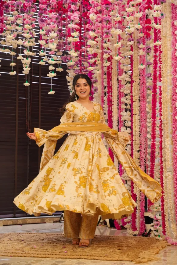 Leah yellow muslin suit set - Image 4