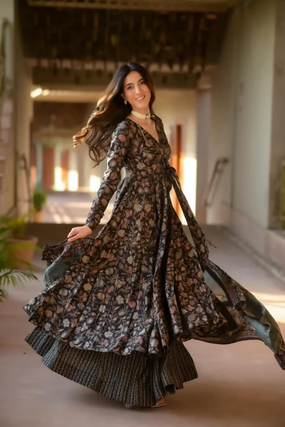 Mahira black muslin suit set - Image 4