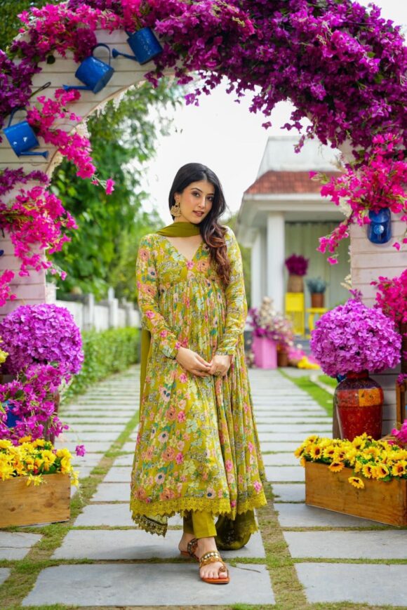 Laurel floral chinon suit set - Image 5