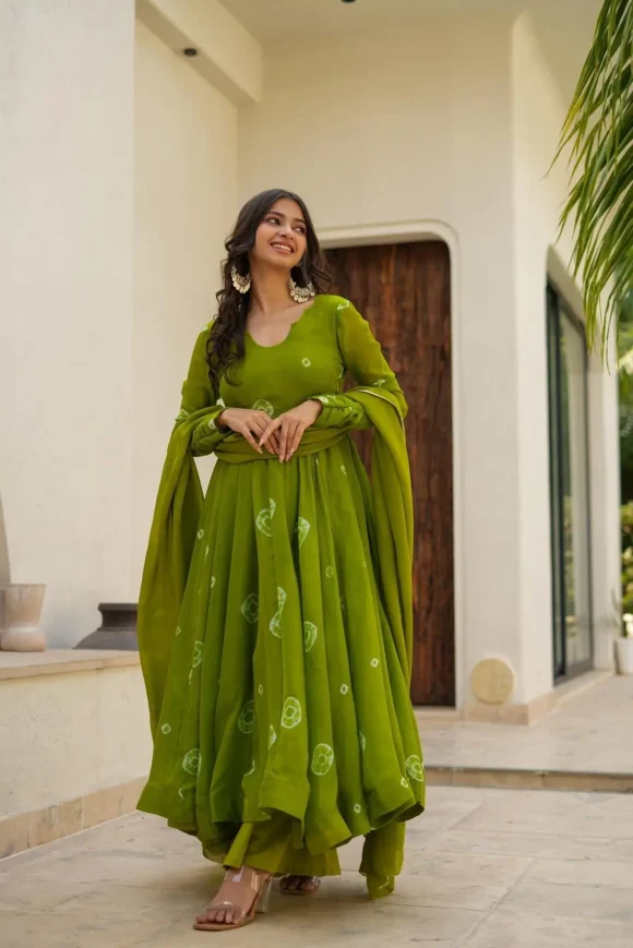 Aashi Green Organza Suit Set - Image 5