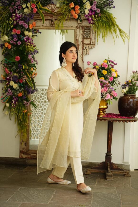 Nimisha elegant Cosmos set - Image 5