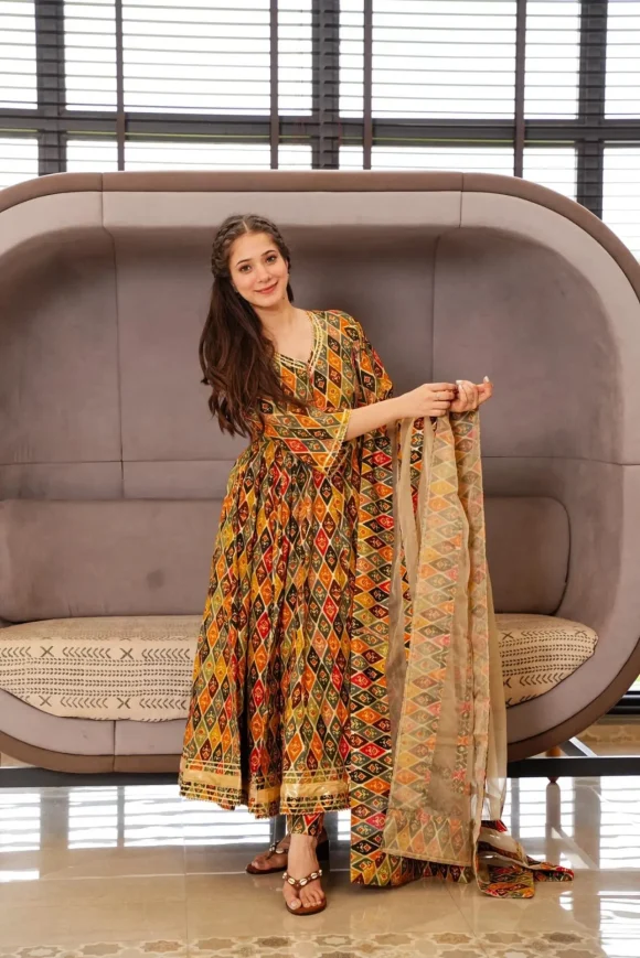 Celosia Floral Suit Set - Image 5