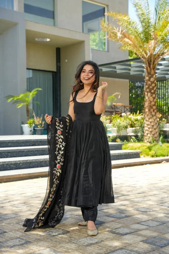 Embellished black chanderi suit set - Image 5
