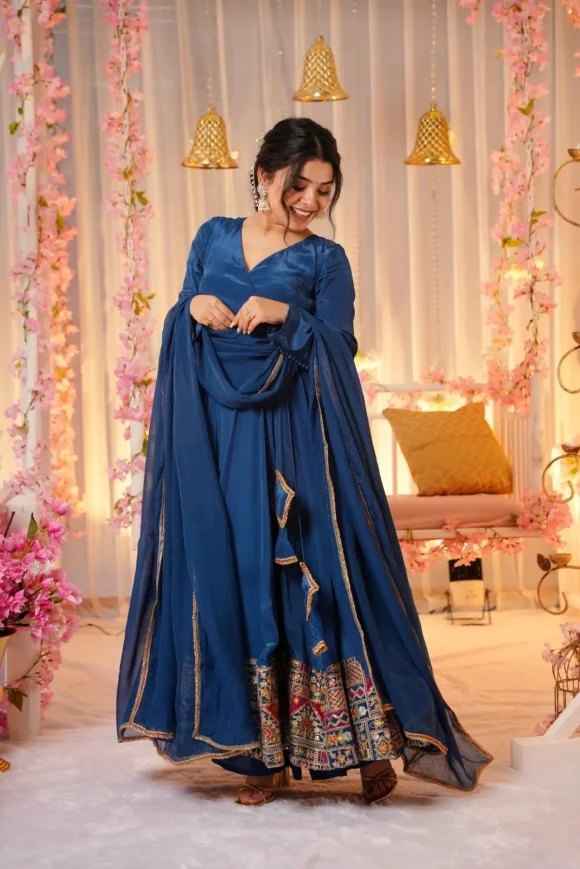 Embellished blue suit set - Image 5