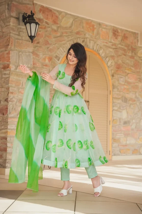 Green floral handpainted suit set - Image 4