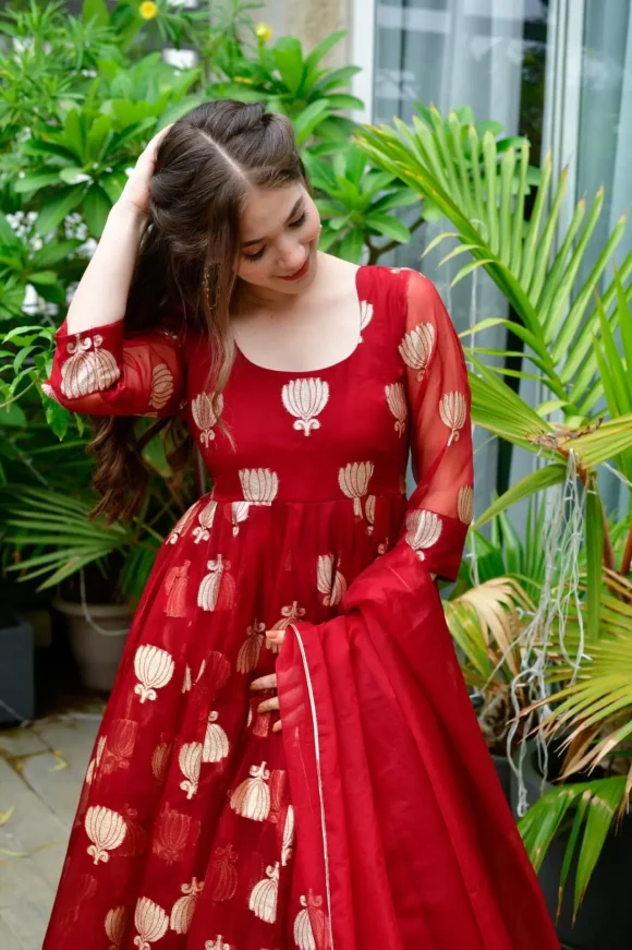 Haafiza maroon organza suit set - Image 5