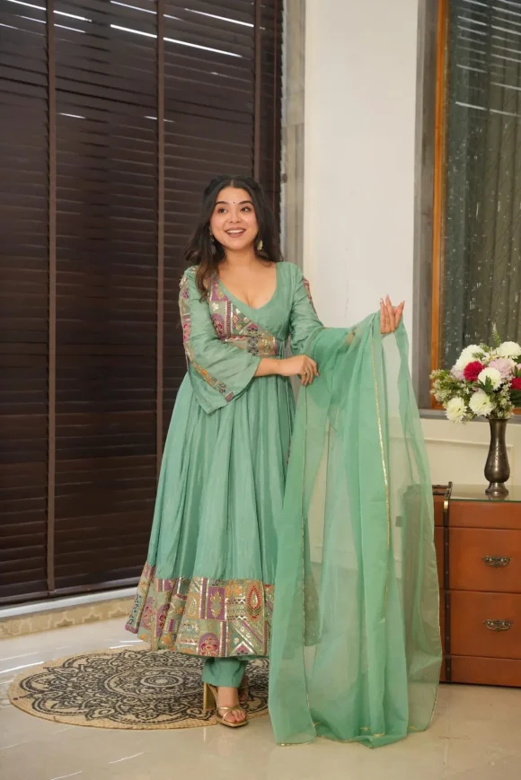 Janitha green suit set - Image 5