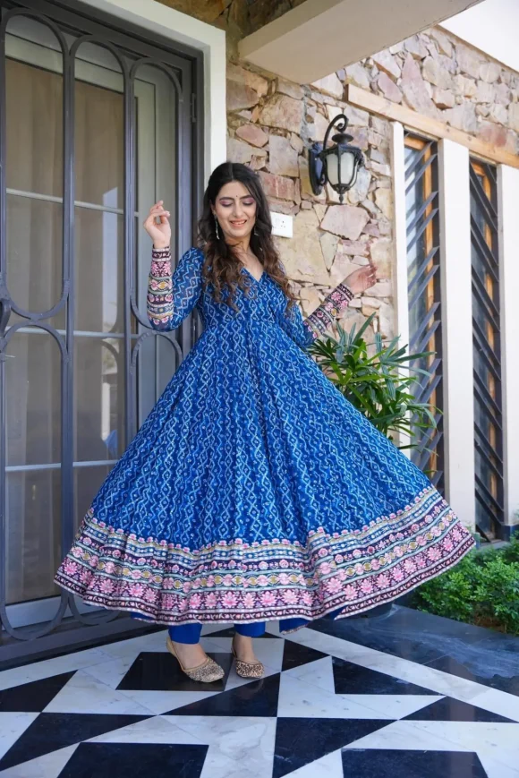Jasmine blue embroidered georgette suit set - Image 5