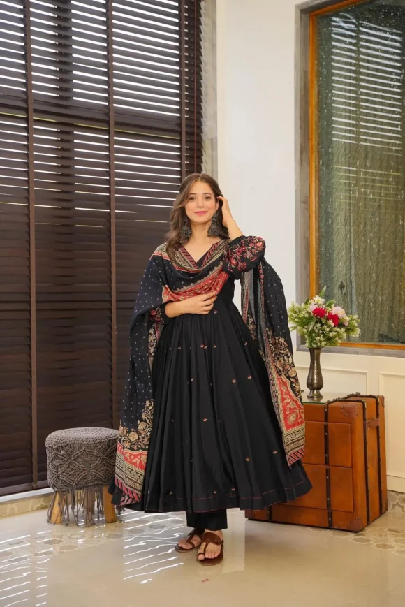 Kalki blue suit set - Image 5