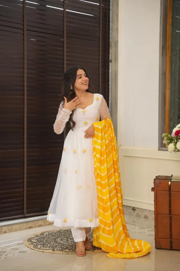Kasturi white organza suit set - Image 5