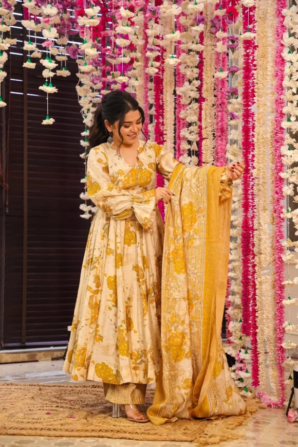Leah yellow muslin suit set - Image 5
