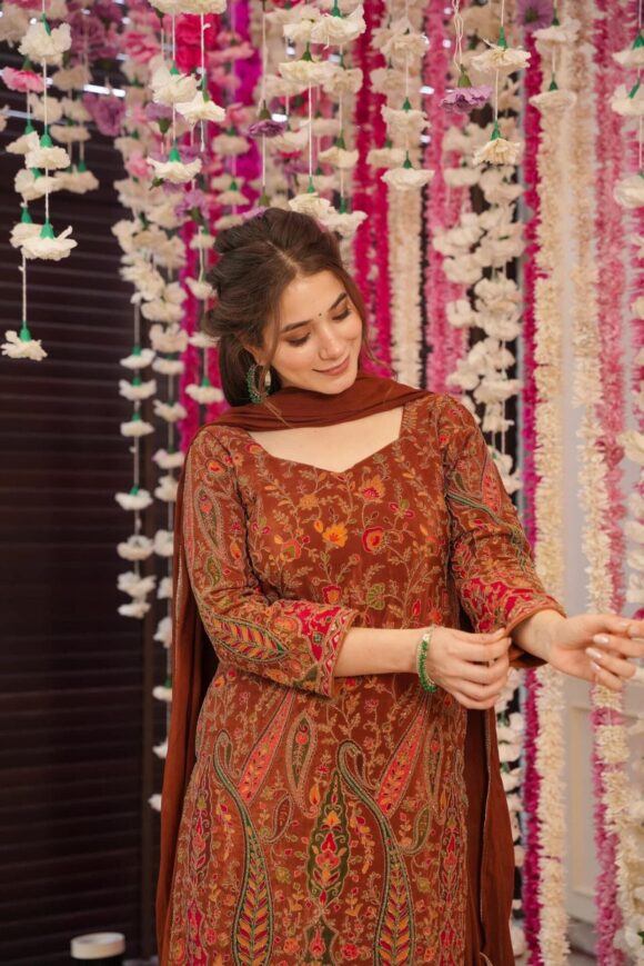 Caramel classic heavy embroidered suit set - Image 6