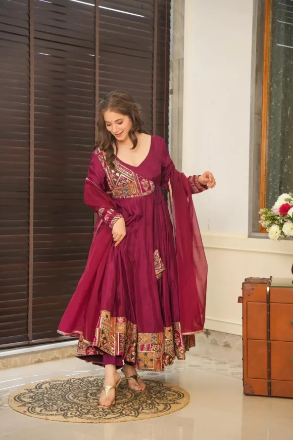 Eeswari silk heavy suit set - Image 6