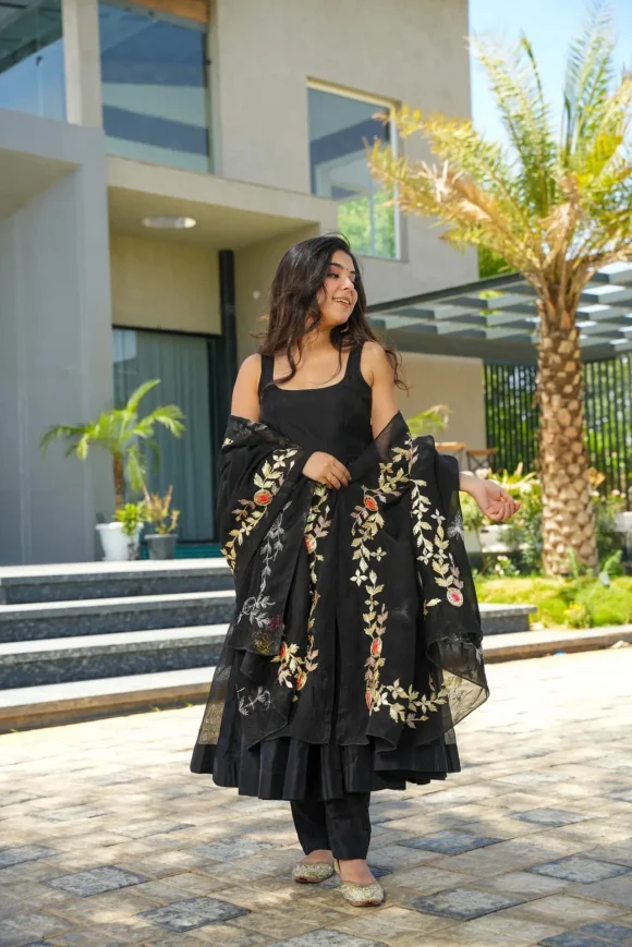 Embellished black chanderi suit set - Image 6