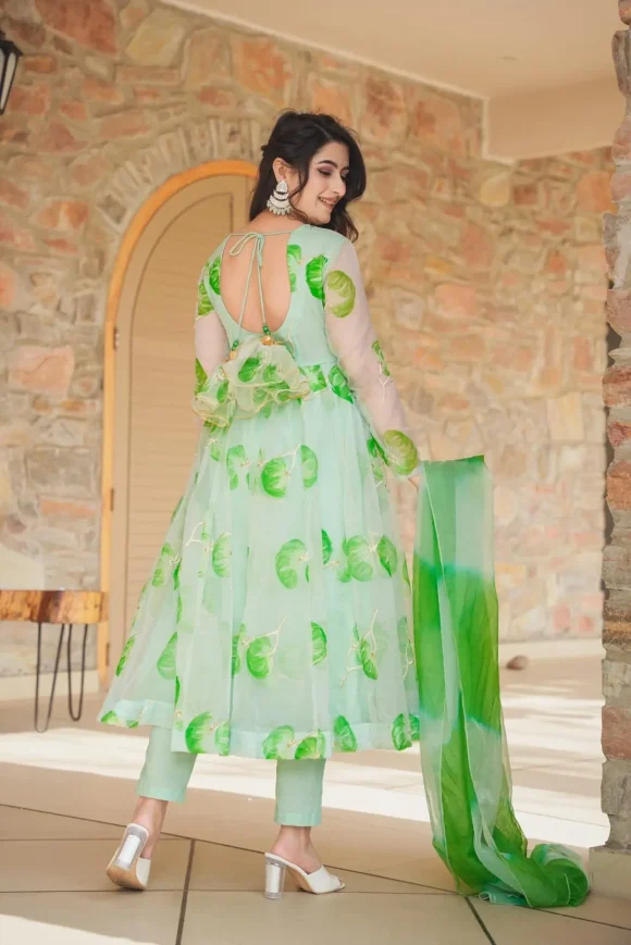 Green floral handpainted suit set - Image 5