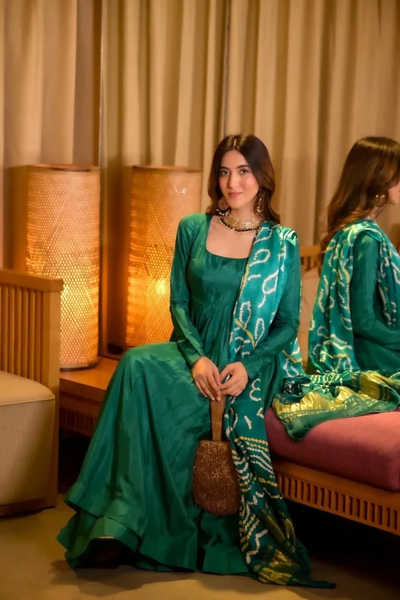 Jinisha green silk suit set - Image 6