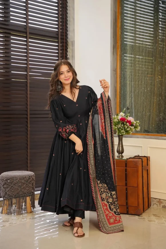 Kalki blue suit set - Image 6