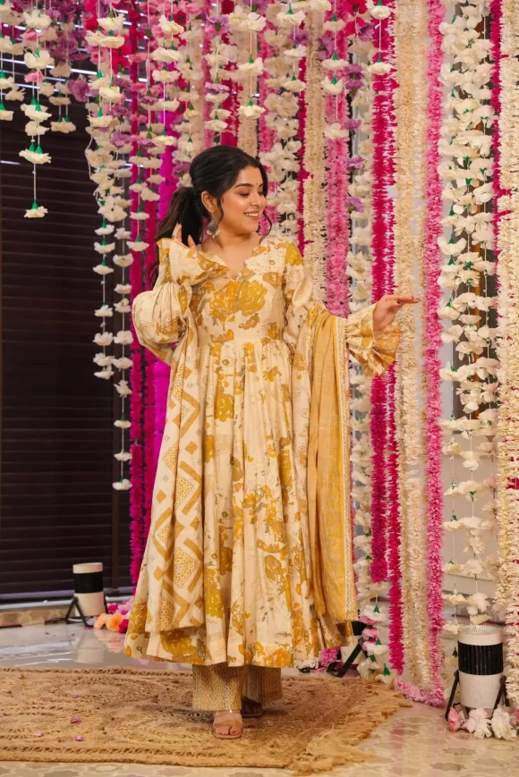 Leah yellow muslin suit set - Image 6