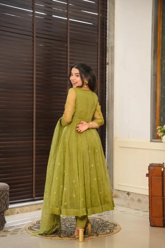 Mochi green organza suit set - Image 6