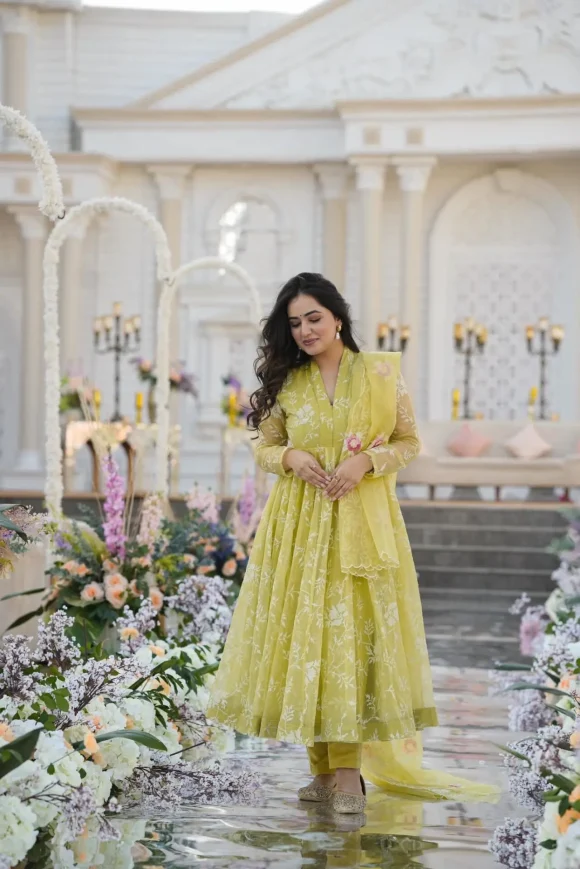 Faded yellow organza suit set - Image 7